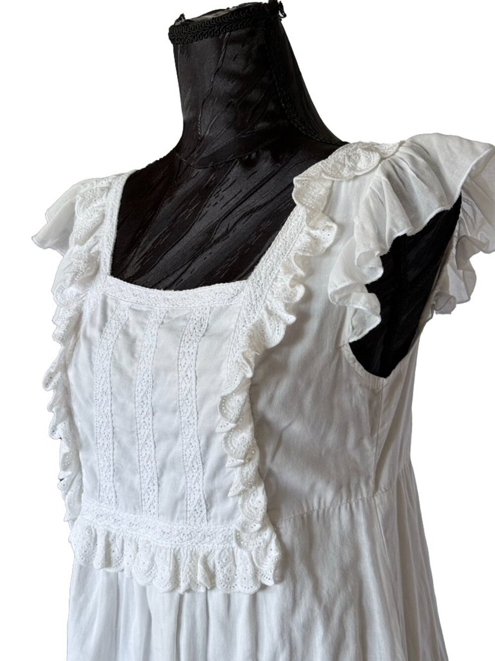VINTAGE Xhilaration White Eyelet Lace Ruffle Mini Dress Smocked Size Small